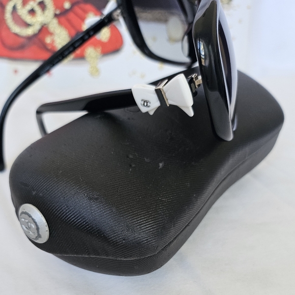 EUC Chanel White Bow Sunglasses - Picture 3 of 10